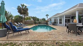 Private Pool + Golf Cart & Dog Friendly, Minutes to Beach in Miramar B