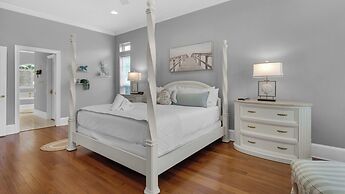 Private Pool + Golf Cart & Dog Friendly, Minutes to Beach in Miramar B