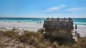 Private Pool + Golf Cart & Dog Friendly, Minutes to Beach in Miramar B