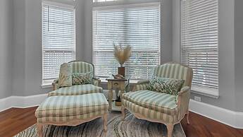 Private Pool + Golf Cart & Dog Friendly, Minutes to Beach in Miramar B