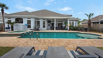 Private Pool + Golf Cart & Dog Friendly, Minutes to Beach in Miramar B