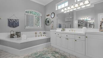 Private Pool + Golf Cart & Dog Friendly, Minutes to Beach in Miramar B