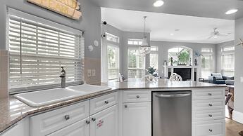 Private Pool + Golf Cart & Dog Friendly, Minutes to Beach in Miramar B