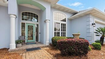 Private Pool + Golf Cart & Dog Friendly, Minutes to Beach in Miramar B