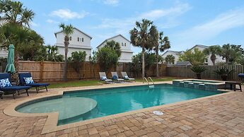 Private Pool + Golf Cart & Dog Friendly, Minutes to Beach in Miramar B