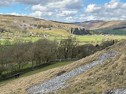 Charming 3-bed Cottage in Upper Wharfedale