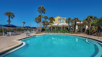 Spacious 2BR Condo w/ Partial Gulf Views, Pool, Across the Street From