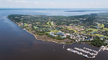 Steps From Baytowne Wharf With Pool & Private Beach Access