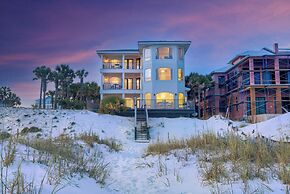 Stunning Views! 9BR Gulf Front Home, Pool, Elevator, Pool Table