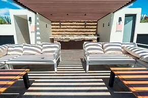 Condo Arena - Rooftop with Ocean Views