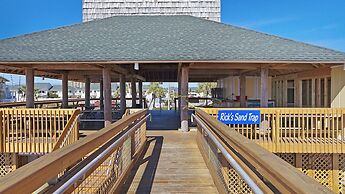 Destin Studio With Resort Amenities and Private Beach Access