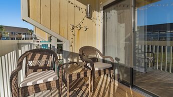 Destin Studio With Resort Amenities and Private Beach Access