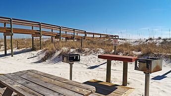 Destin Studio With Resort Amenities and Private Beach Access