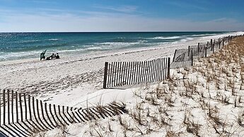 Destin Studio With Resort Amenities and Private Beach Access