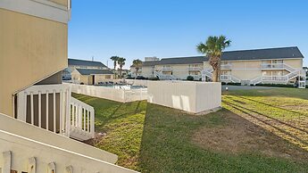 Destin Studio With Resort Amenities and Private Beach Access
