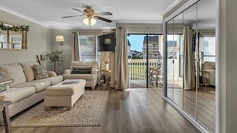 Destin Studio With Resort Amenities and Private Beach Access