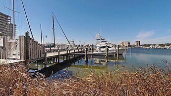 Destin Studio With Resort Amenities and Private Beach Access