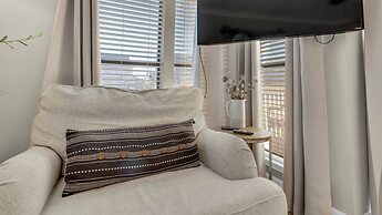 Destin Studio With Resort Amenities and Private Beach Access