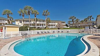 Destin Studio With Resort Amenities and Private Beach Access