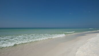 Destin Studio With Resort Amenities and Private Beach Access