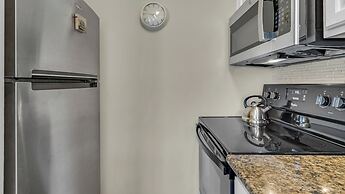 Destin Studio With Resort Amenities and Private Beach Access