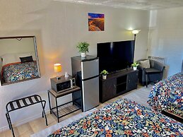 Canyons Edge Route 66 Motel