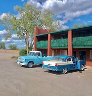 Canyons Edge Route 66 Motel