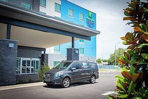 Holiday Inn Express & Suites Pensacola Airport North – I-10 by IHG