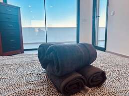 Spectacular Lagos Marina View apt on Promenade