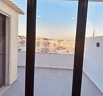Spectacular Lagos Marina View apt on Promenade