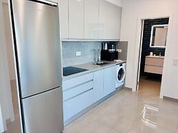 Spectacular Lagos Marina View apt on Promenade