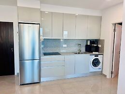 Spectacular Lagos Marina View apt on Promenade