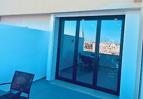 Spectacular Lagos Marina View apt on Promenade