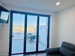 Spectacular Lagos Marina View apt on Promenade