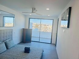 Spectacular Lagos Marina View apt on Promenade