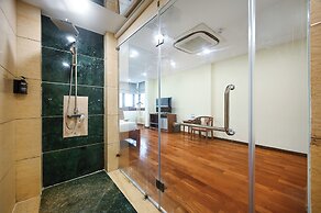 Red Sun Airport Saigon Hotel