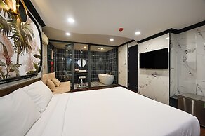 Red Sun Airport Saigon Hotel