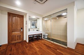 Red Sun Airport Saigon Hotel