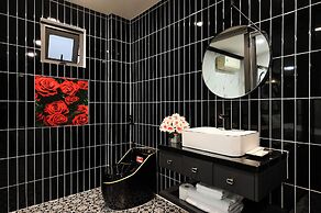 Red Sun Airport Saigon Hotel