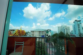 Ruby Riverside Hotel & Hostel