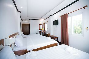 Ruby Riverside Hotel & Hostel