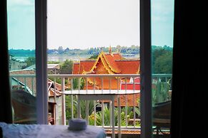 Ruby Riverside Hotel & Hostel