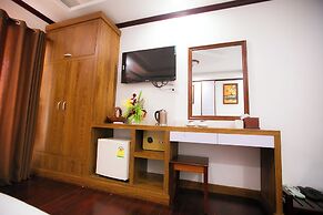 Ruby Riverside Hotel & Hostel