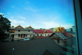 Ruby Riverside Hotel & Hostel