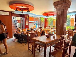 Ruby Riverside Hotel & Hostel