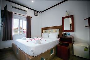 Ruby Riverside Hotel & Hostel