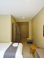 Ayder Altiparmak  Suit