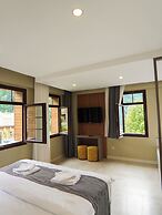 Ayder Altiparmak  Suit