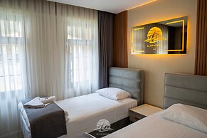 Ayder Altiparmak  Suit