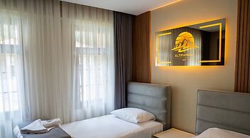 Ayder Altiparmak  Suit